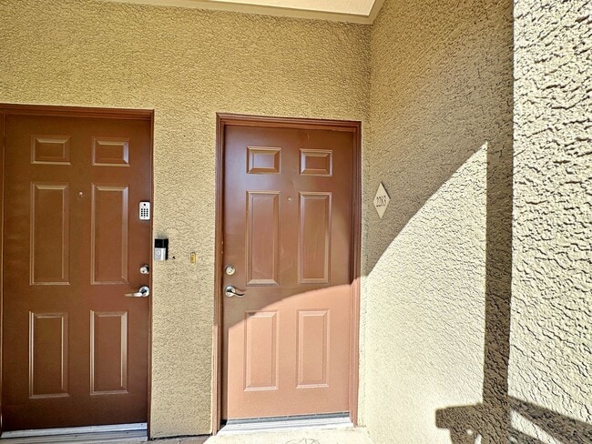 Building Photo - 3 BEDROOM CONDO IN  GUARD GATED COMMUNITY