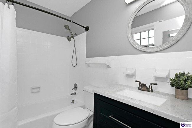 Building Photo - 705 Bon Aire Dr