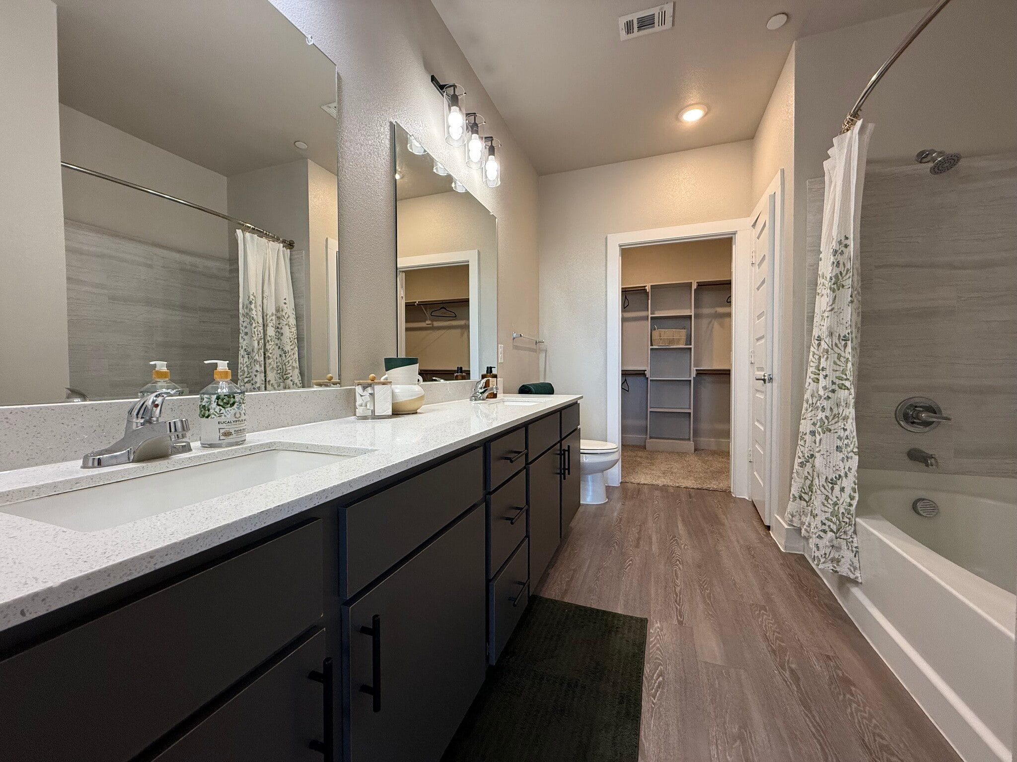 Building Photo - 3144 Gorge Way