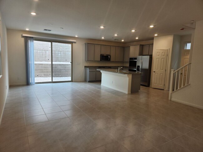 Building Photo - WOW Four Bedroom in North Summerlin!