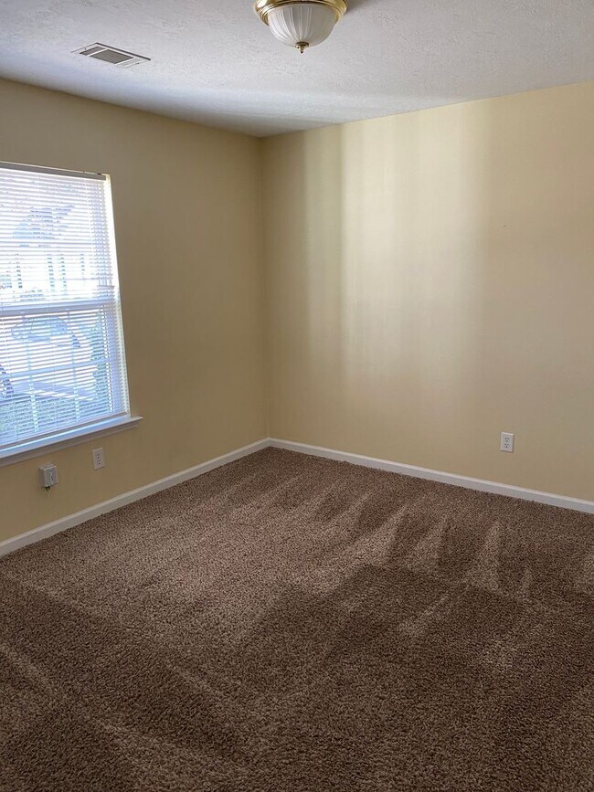 Building Photo - 441 Flowing Creek Dr