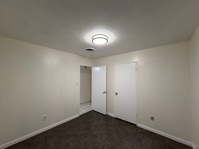 Building Photo - Move in ready 3 Bd 2BA home in upper NE Bakersfield