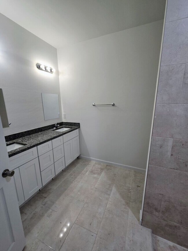 Building Photo - Brand new 3+DEN -2 BATHROOM 2 CAR GARAGE I...