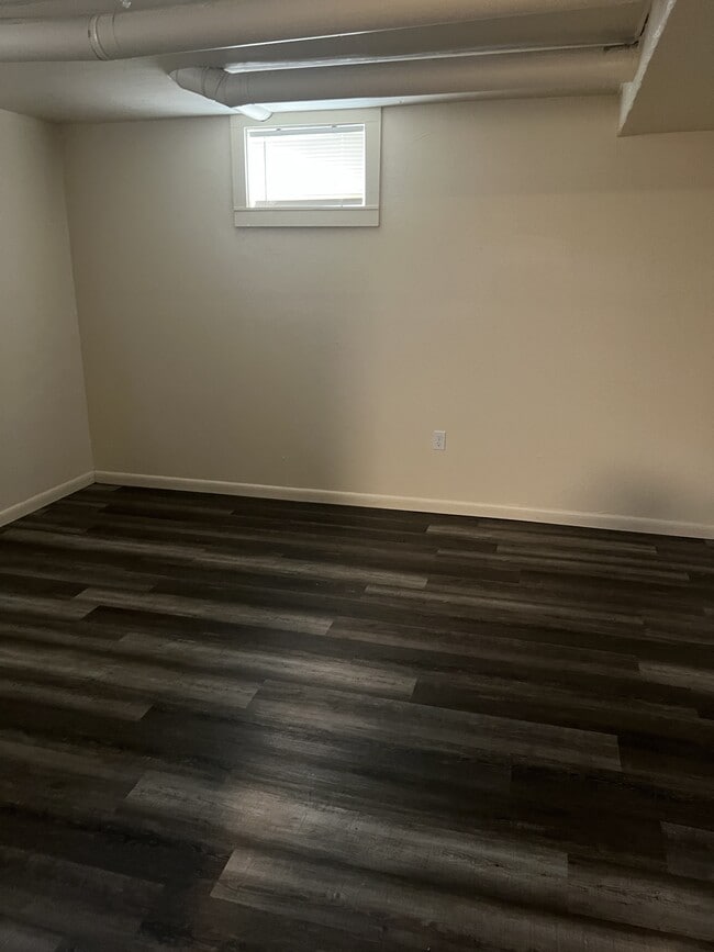 Building Photo - 921 E 8th Ave