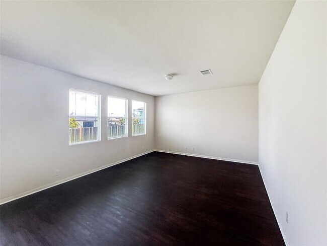 Building Photo - 4712 Lake Champlain Ln