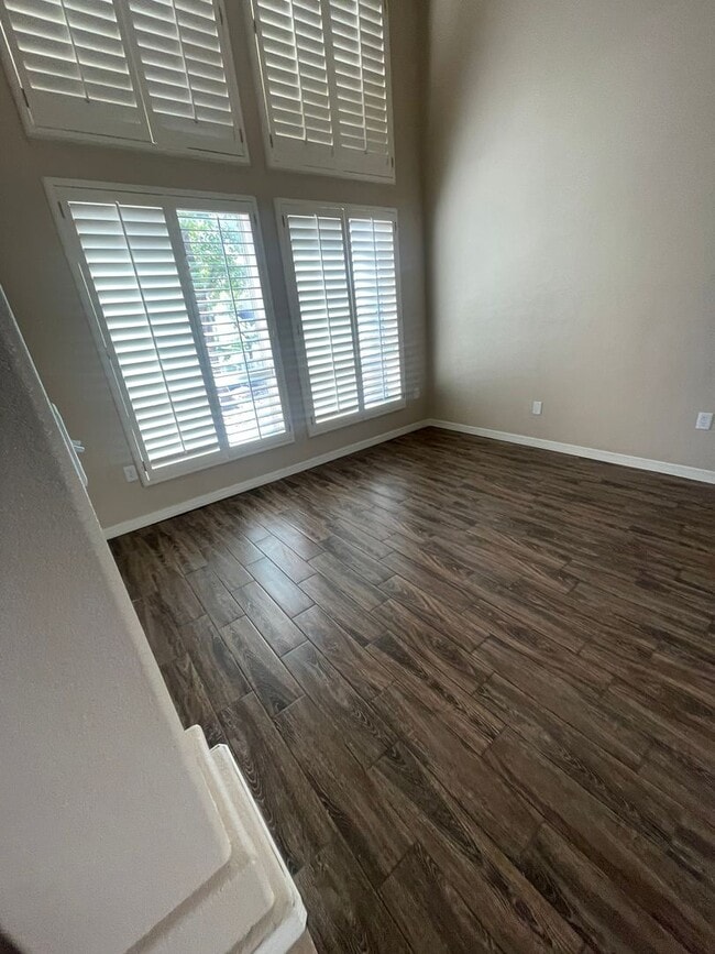 Building Photo - Lovely Spacious 4 Bedroom Home w/office space in Rinconada Area