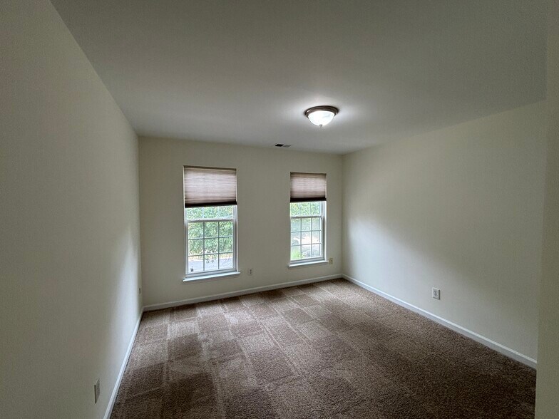Building Photo - 15938 Wayland Dr