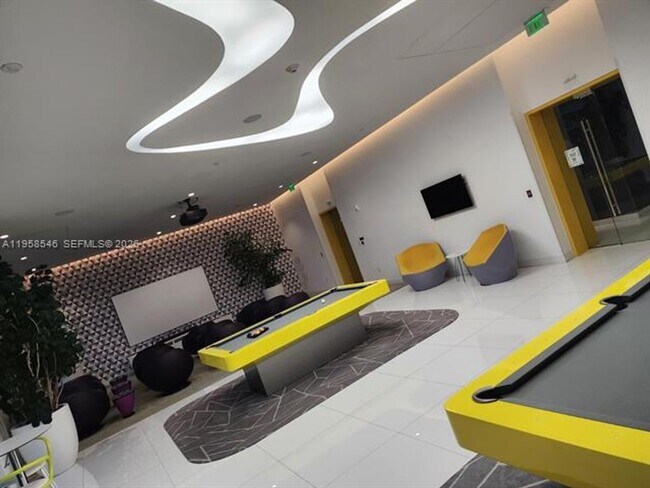 Building Photo - 501 NE 31st St