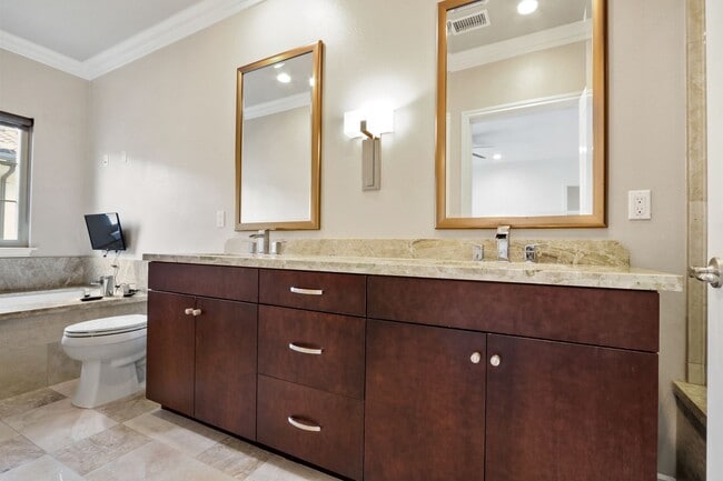 Building Photo - 908 N Santa Anita Ave