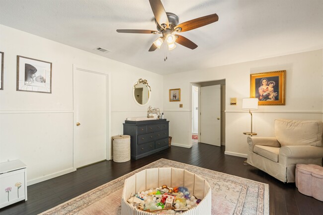 Building Photo - 106 Angela Dr