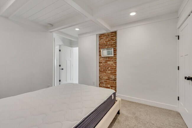 Building Photo - Elegant Yale Crest Bungalow in the Heart o...