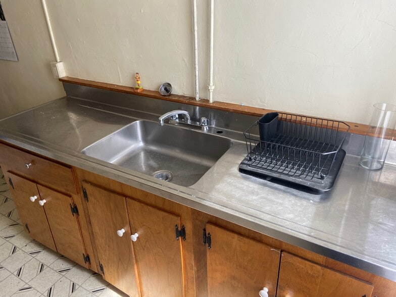 Building Photo - 210 Elliot St