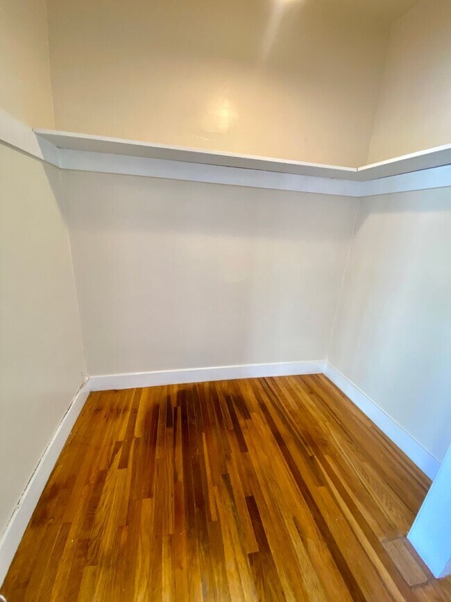 Building Photo - 1925 Pierce St