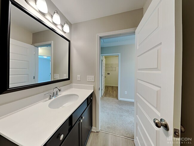 Building Photo - 469 Eastfair Dr