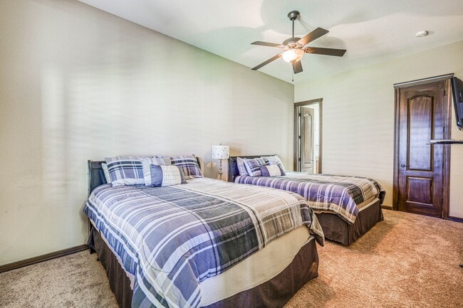 Building Photo - Westside area for Short Term Rental (Compl...
