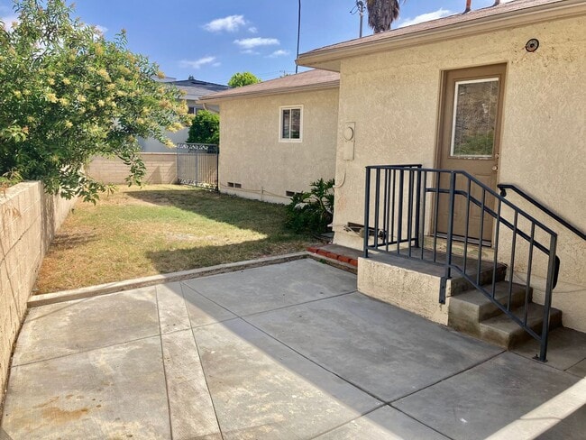 Building Photo - 3 Bedroom 2 Bath Home in La Mesa with Detached 2 Car Garage