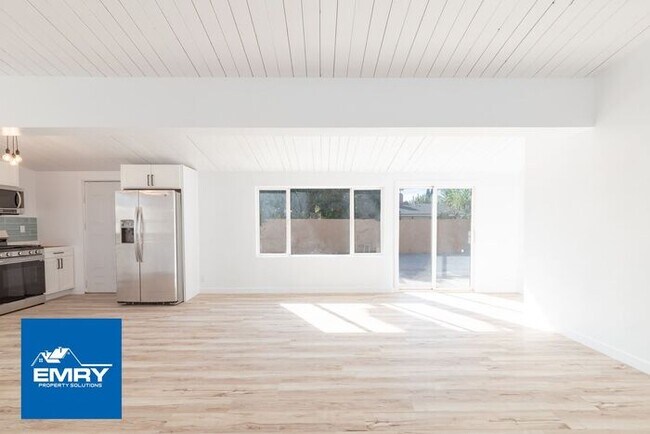 Building Photo - GREAT LOCATION 4 BEDROOM 2 BATH HOME IN WH...