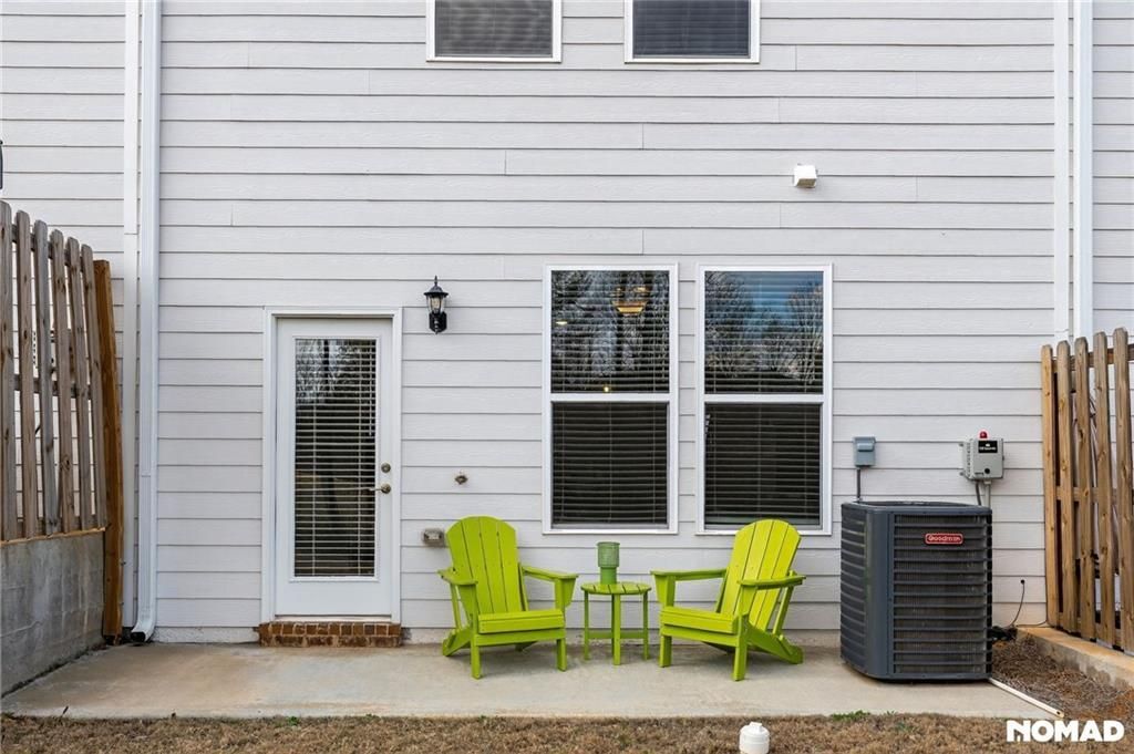 Building Photo - 110 Greenview Ct