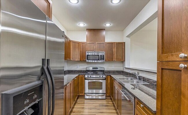Building Photo - Gorgeous Home in Kirkland!