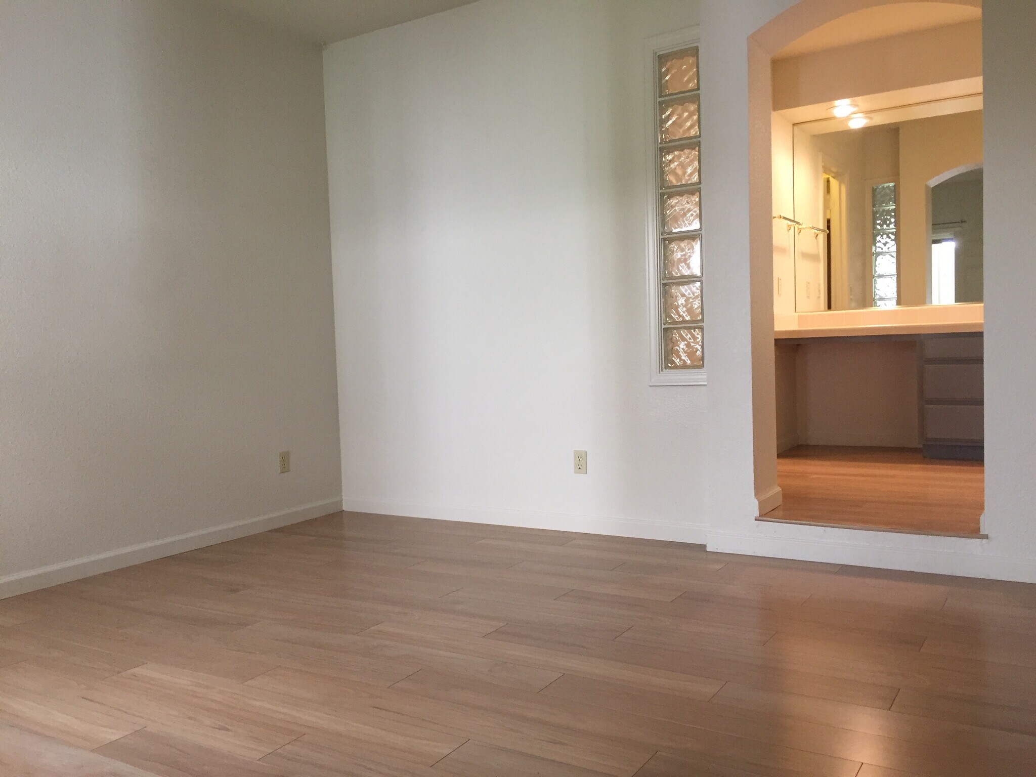 Second BR w/ en suite bath - 2103 Stonefield Ln