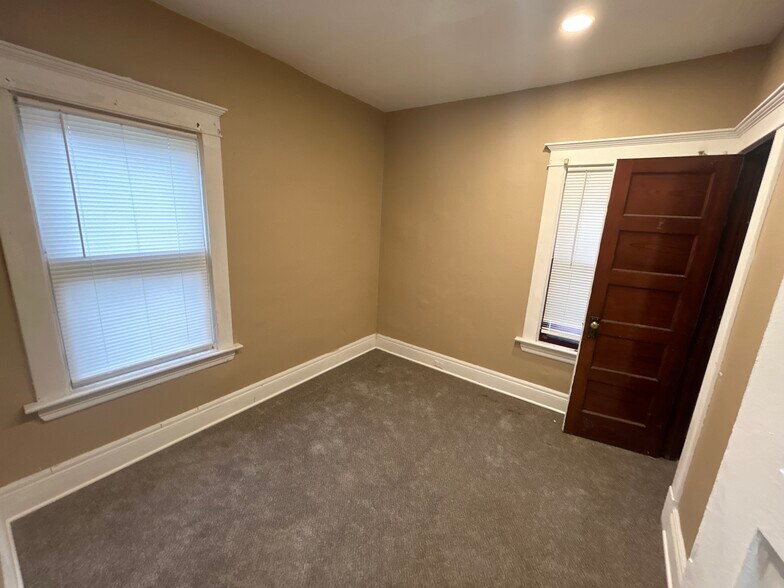 Building Photo - 425 Cumberland Ave