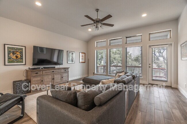 Building Photo - 1149 Cadogan Squire