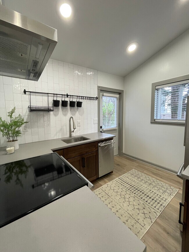 Kitchen - 250 Allen Ave