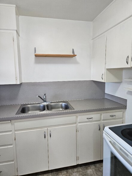 Building Photo - 9206-9210 N John Ave