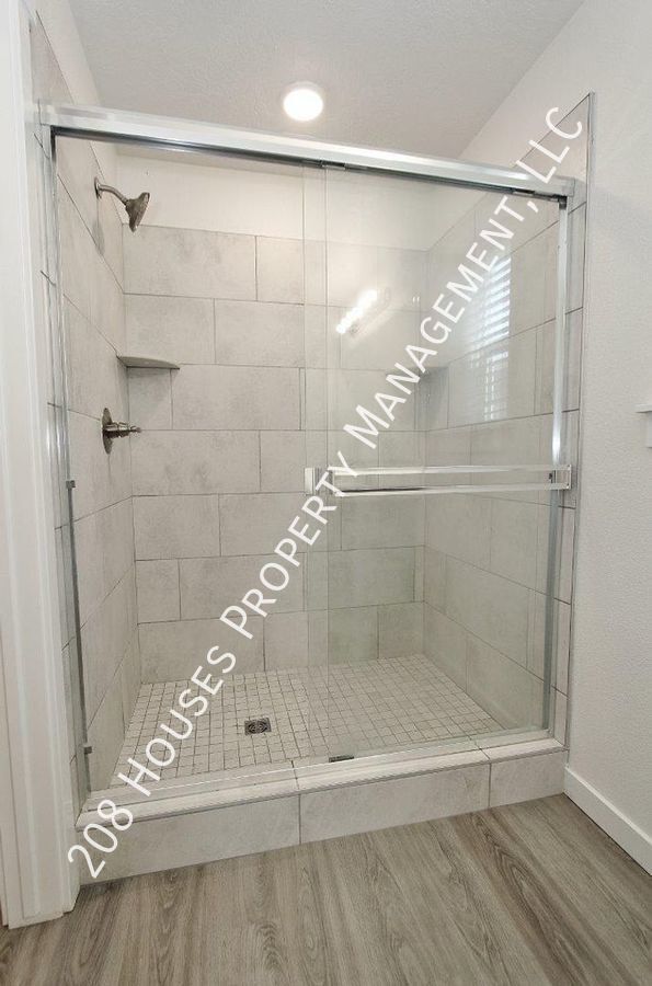 Building Photo - Modern townhouse in a Cozy Community. 50% ...