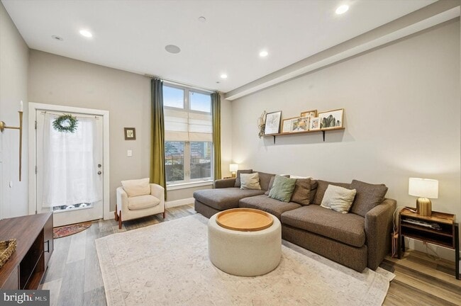 Building Photo - 1942 Tasker St