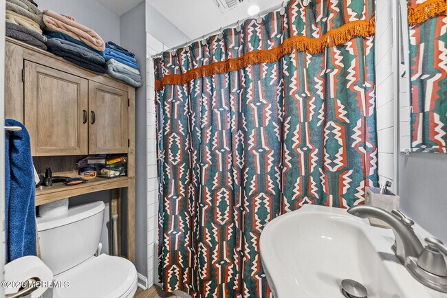 Building Photo - 816 King Georges Rd