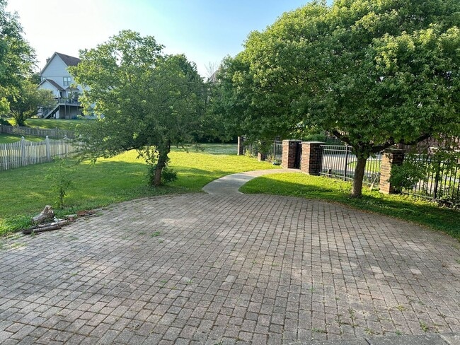 Building Photo - 5490 Fox Path Ln