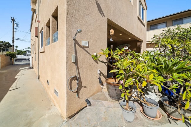 Building Photo - 3464 Carlsbad Blvd