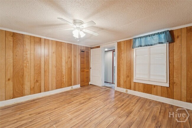 Building Photo - 742 E Park Ave