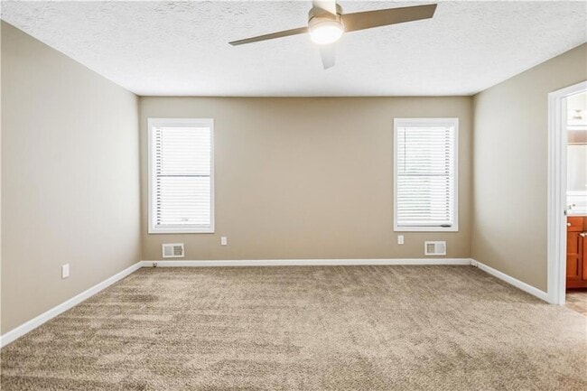 Building Photo - 3950 Lookout Point Dr