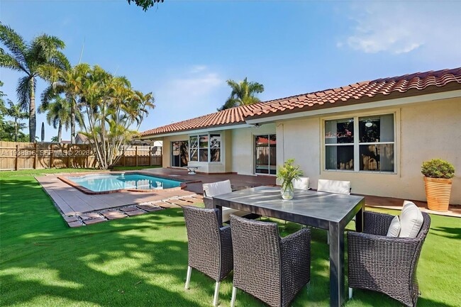 Building Photo - 14300 SW 152nd Pl