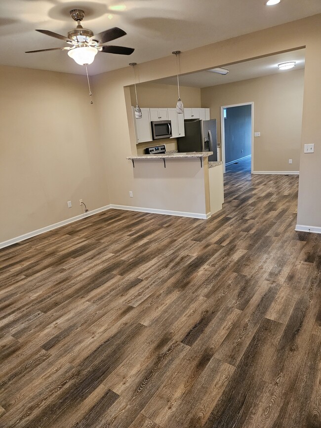 Building Photo - 1911 9th Ave N