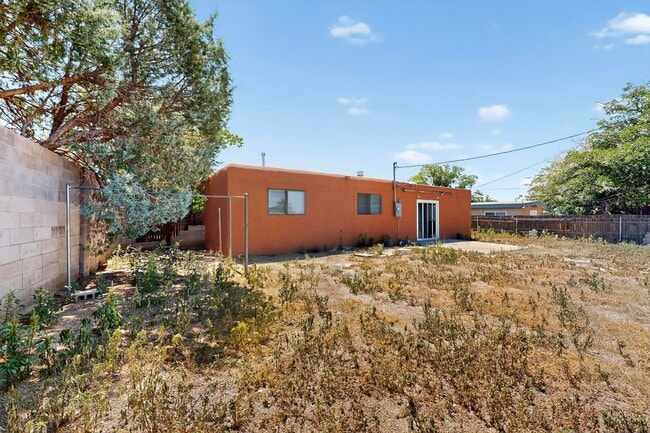 Building Photo - NE House 3/bd 1.75/ba 1/cg