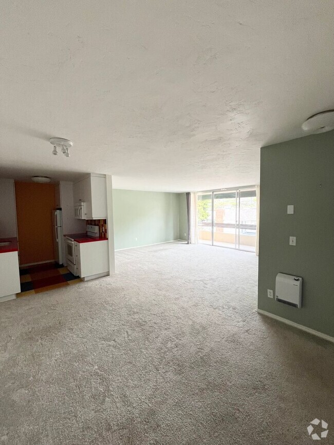 Building Photo - SPACIOUS 2 BEDOOM/2 BATHROOM CONDO FOR REN...