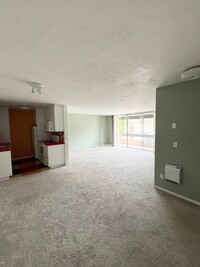 Building Photo - SPACIOUS 2 BEDOOM/2 BATHROOM CONDO FOR REN...