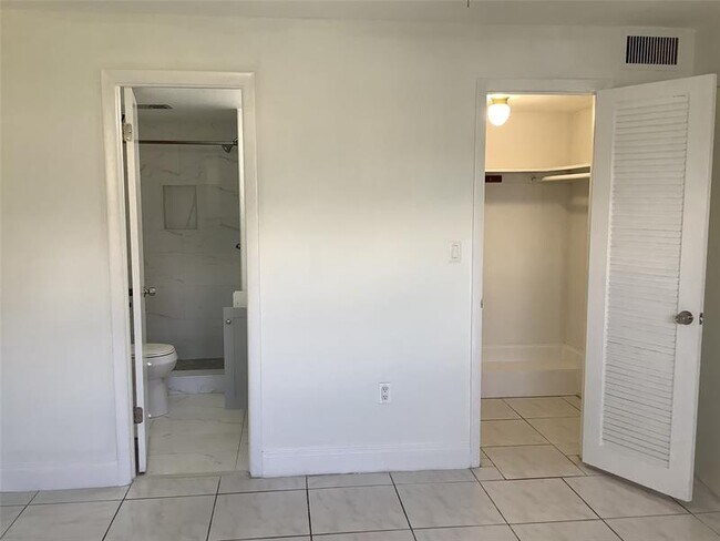 Building Photo - 8220 Sunrise Lakes Blvd