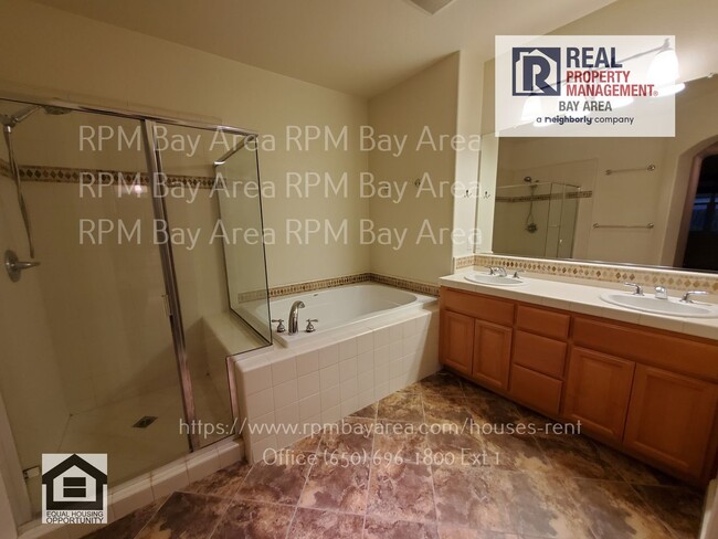 Building Photo - December Rent Special: 2 Bedroom 2.5 Bathr...