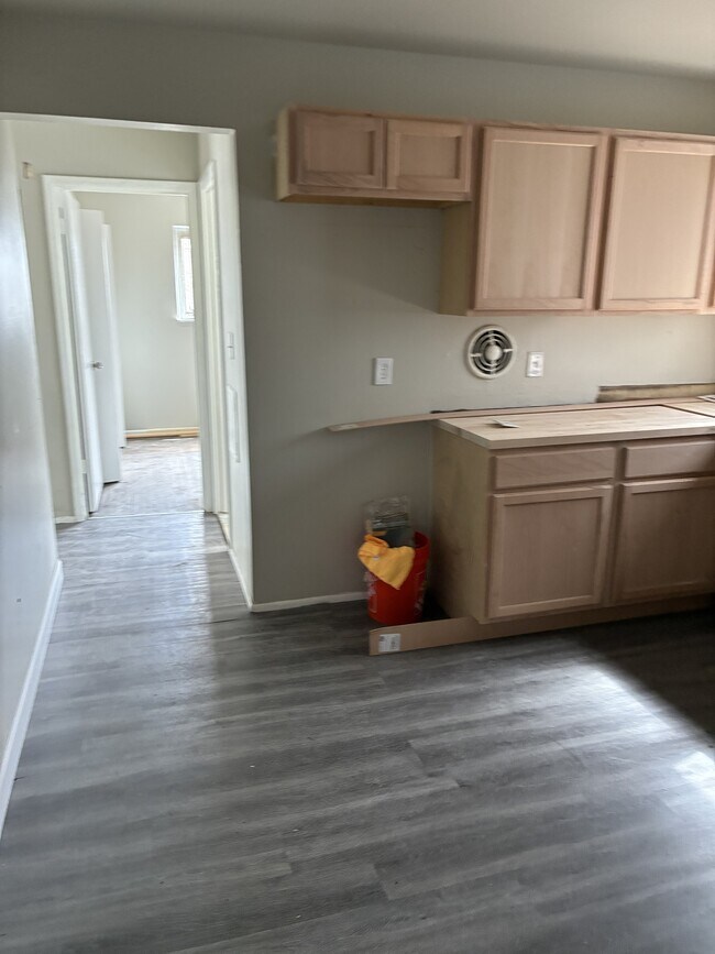 Building Photo - 18526 Saint Aubin St