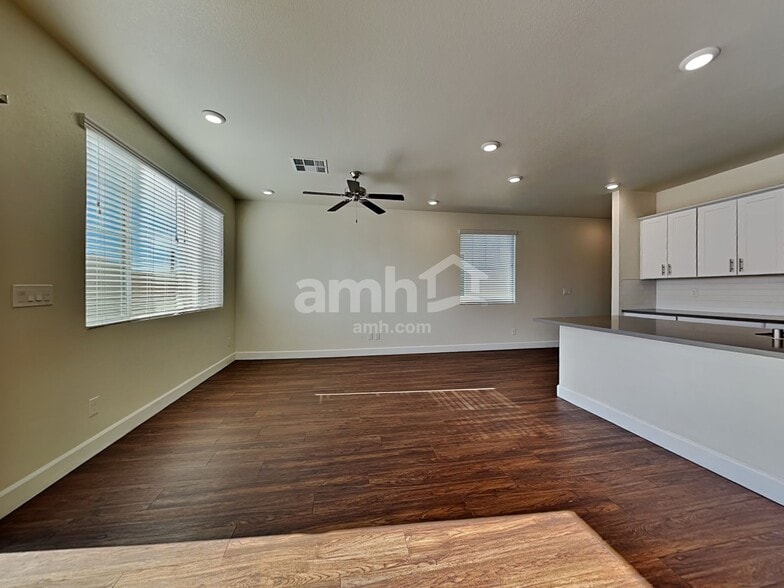Building Photo - 1805 Viaggio Ave