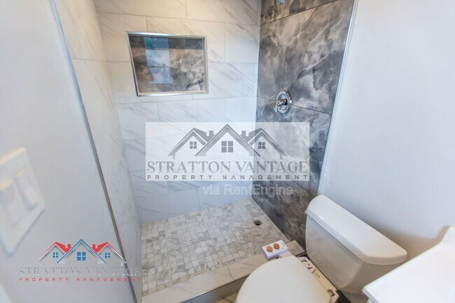 Building Photo - 5142 N 18th Pl