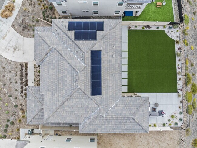 Building Photo - "Spacious Santa Clarita Sanctuary: 4-Bedro...