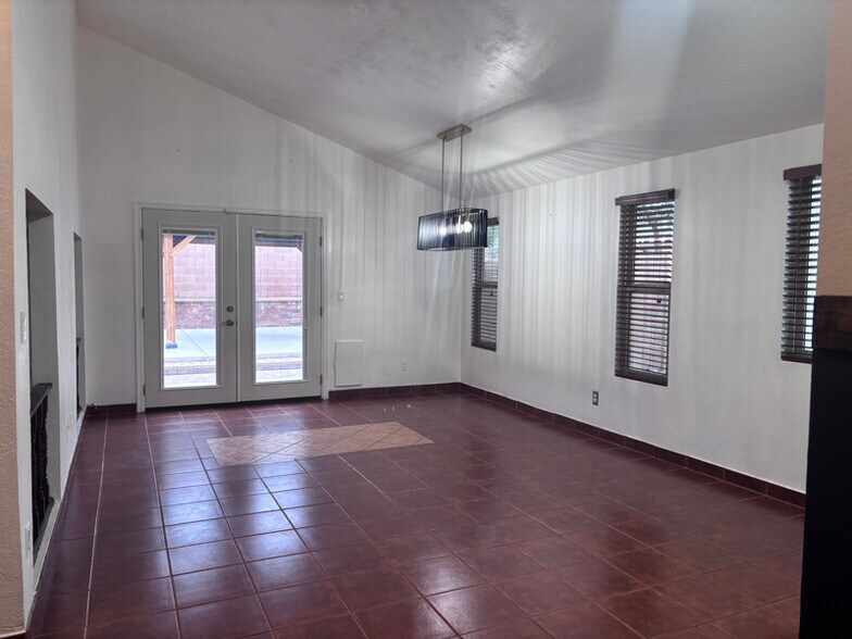 Building Photo - 4560 W Dunn Pl
