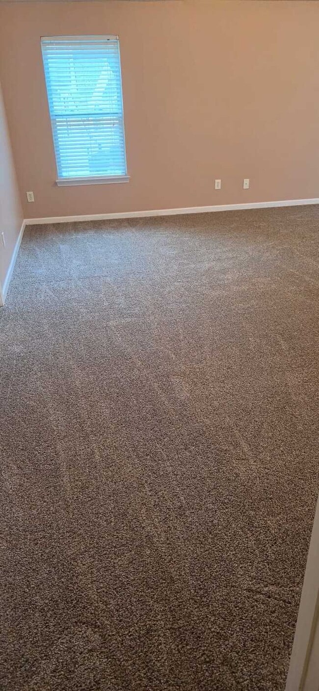 Building Photo - 5 Bedrooms 3baths Home For Rent