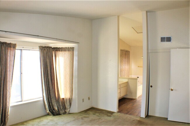 Building Photo - 25740 Rosebay Ct