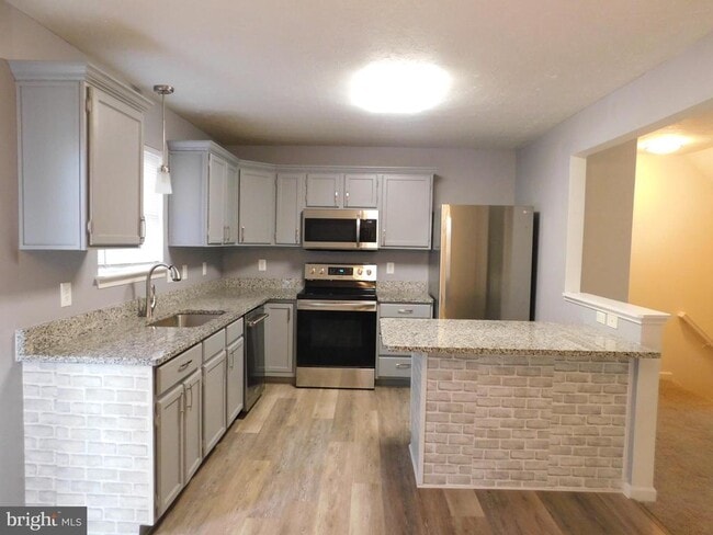 Building Photo - 102 Zephyr Ln